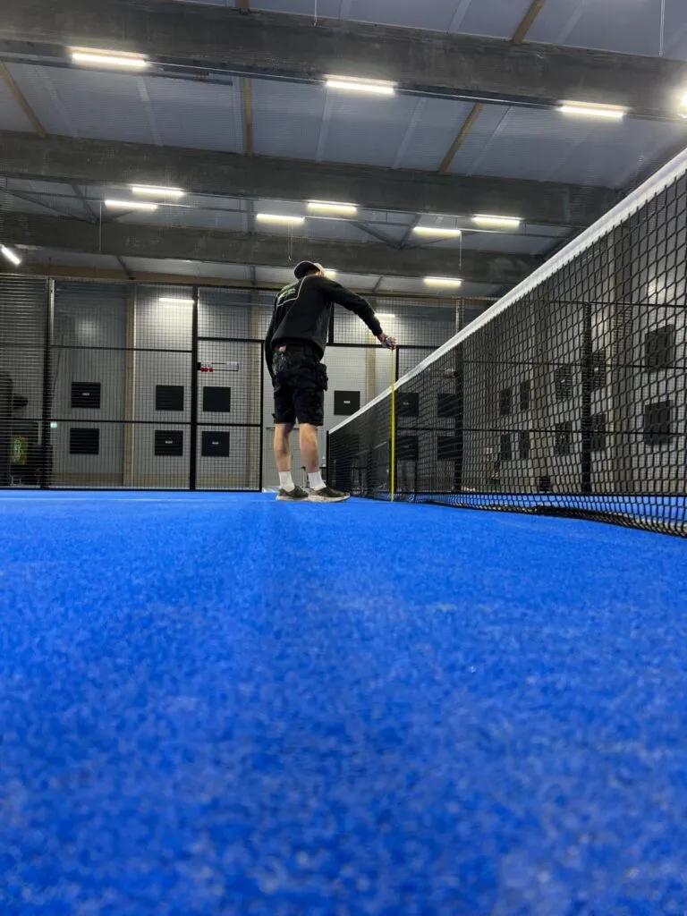Mailamestari.fi:n padelkentät huollettu huippukuntoon – Evergrass Oy teki perusteellisen syväpuhdistuksen! – kuva 7