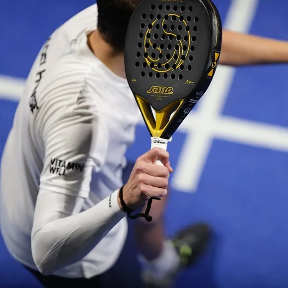 Padel-maila ja pallo