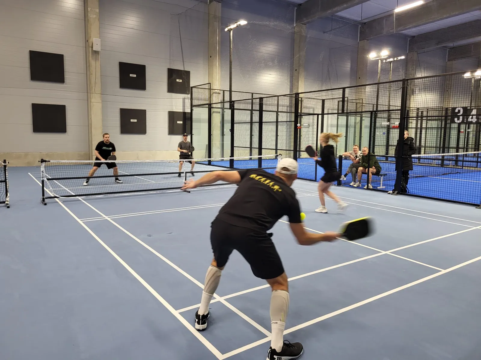 Pickleball avajaisturnaus veti Iisalmeen kovan tason pelaajia – kuva 1